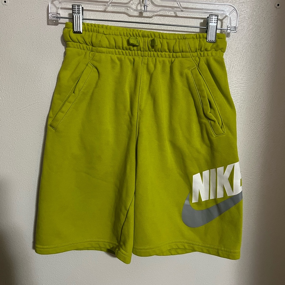 NIKE Classic Fleece Athletic Activewear Casual Logo Shorts Lime Green Boy's Sz L
